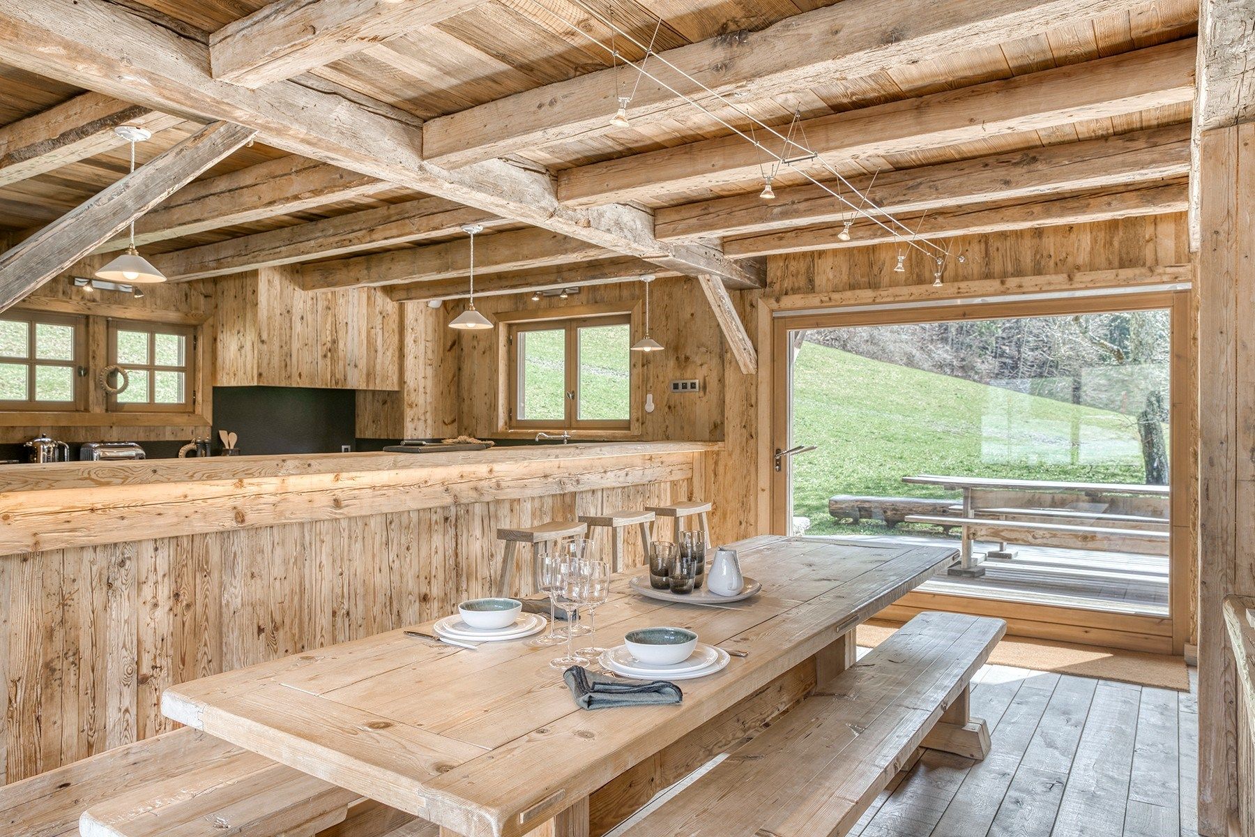 luxury chalet 11 Rooms for seasonal rent on PRAZ SUR ARLY (74120)