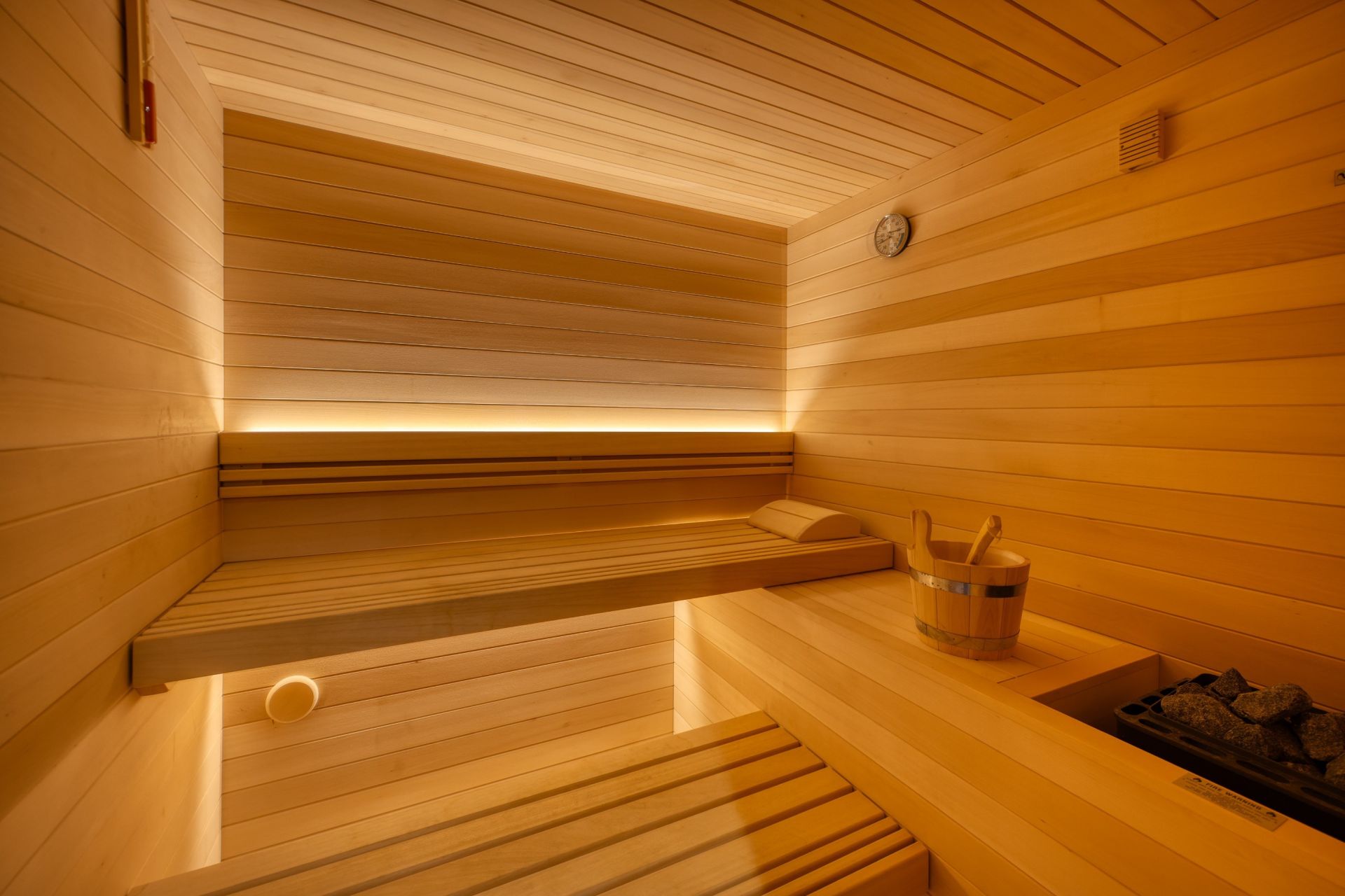 luxury chalet 8 Rooms for seasonal rent on MEGEVE (74120)