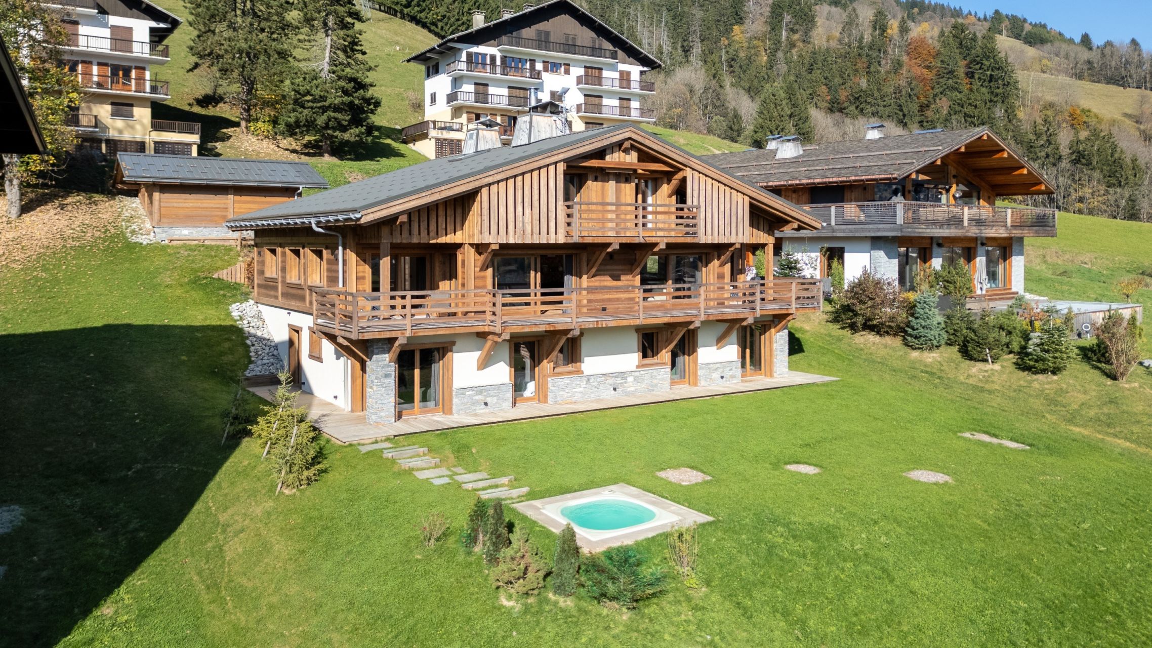 luxury chalet 8 Rooms for seasonal rent on MEGEVE (74120)