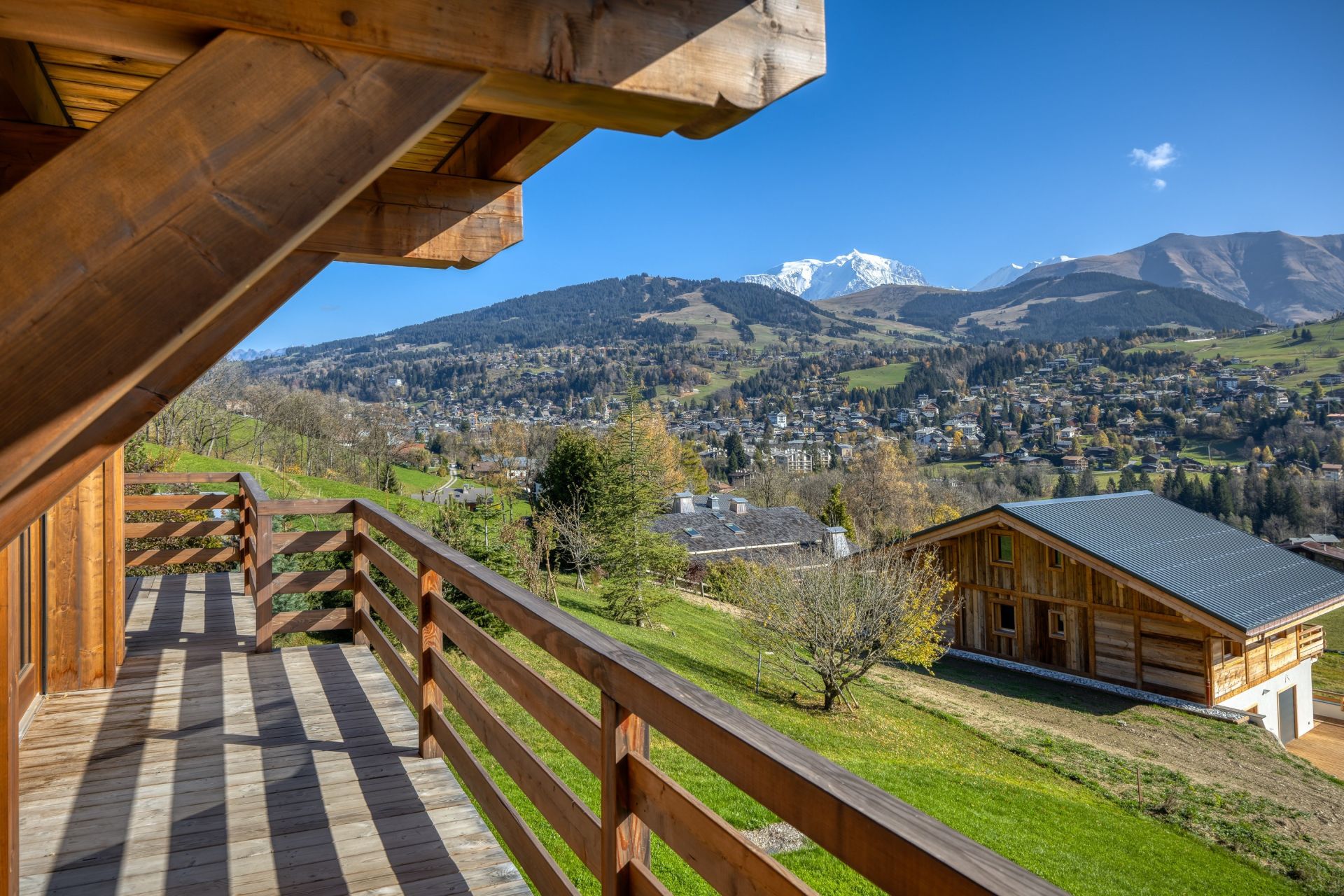 luxury chalet 8 Rooms for seasonal rent on MEGEVE (74120)