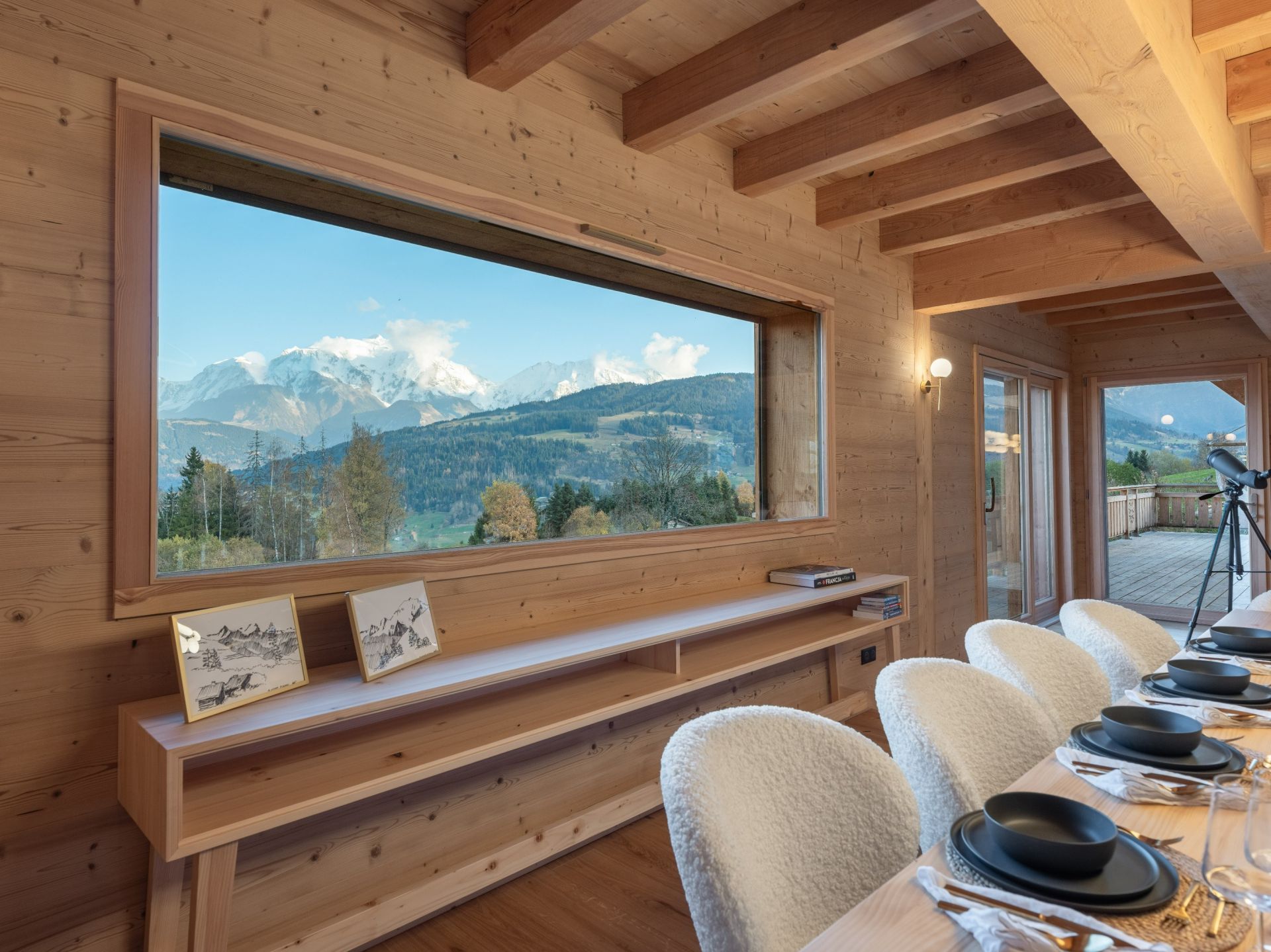 luxury chalet 6 Rooms for seasonal rent on COMBLOUX (74920)