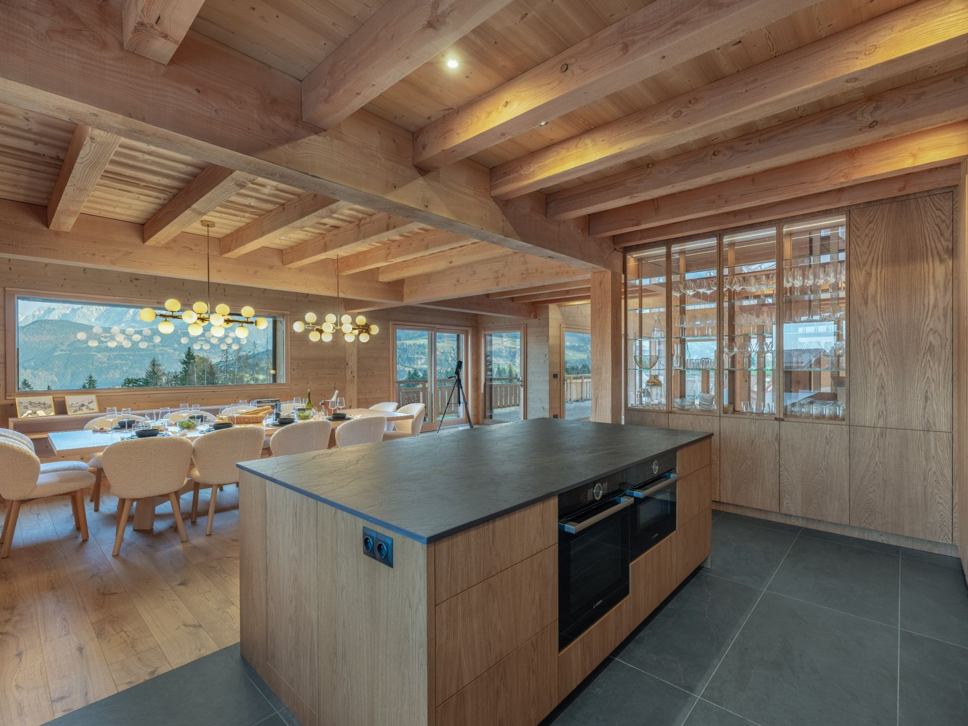 luxury chalet 6 Rooms for seasonal rent on COMBLOUX (74920)