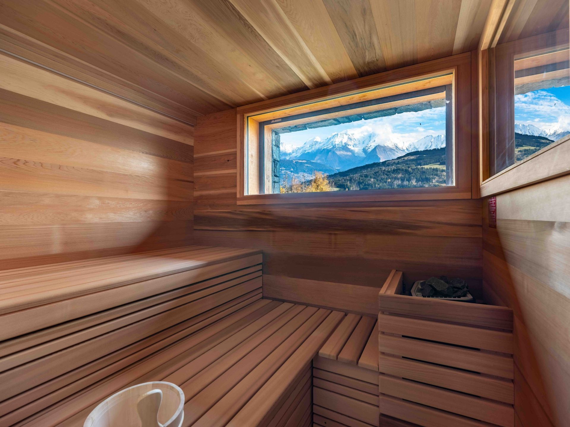 luxury chalet 6 Rooms for seasonal rent on COMBLOUX (74920)