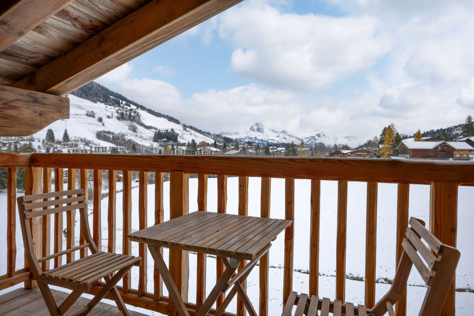 luxury chalet 5 Rooms for seasonal rent on MEGEVE (74120)