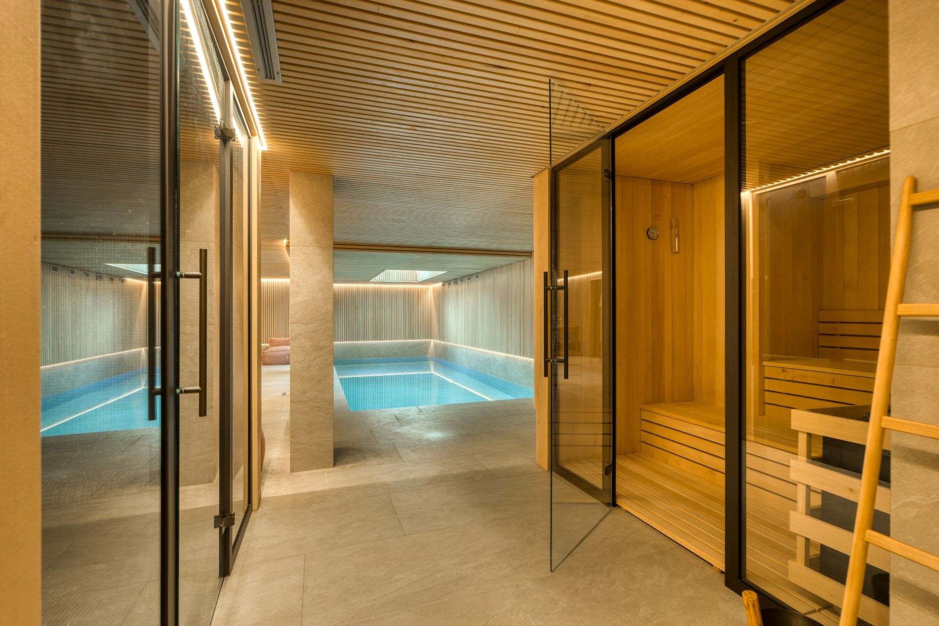 luxury chalet 10 Rooms for seasonal rent on MEGEVE (74120)