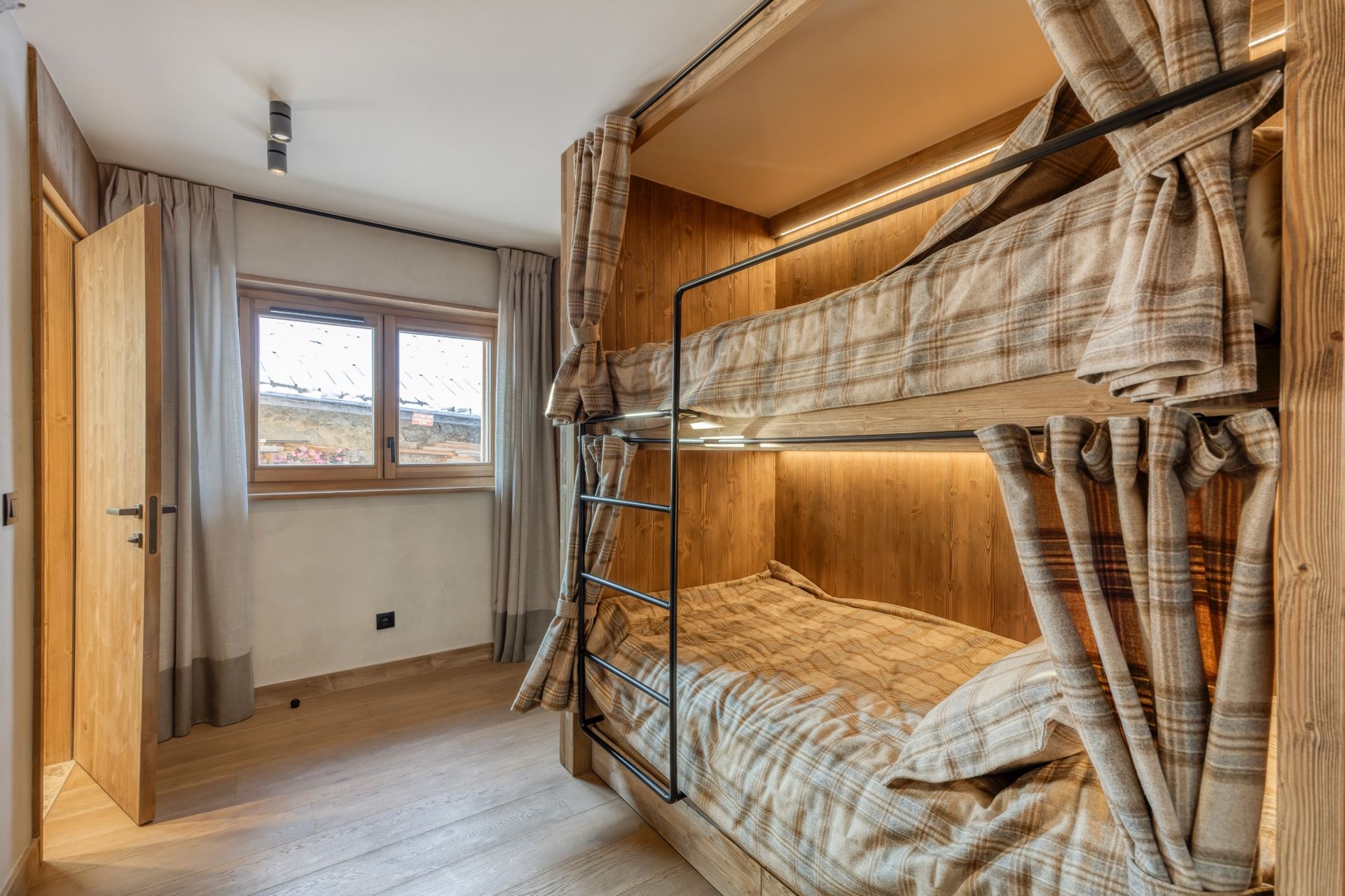 luxury chalet 7 Rooms for sale on MEGEVE (74120)
