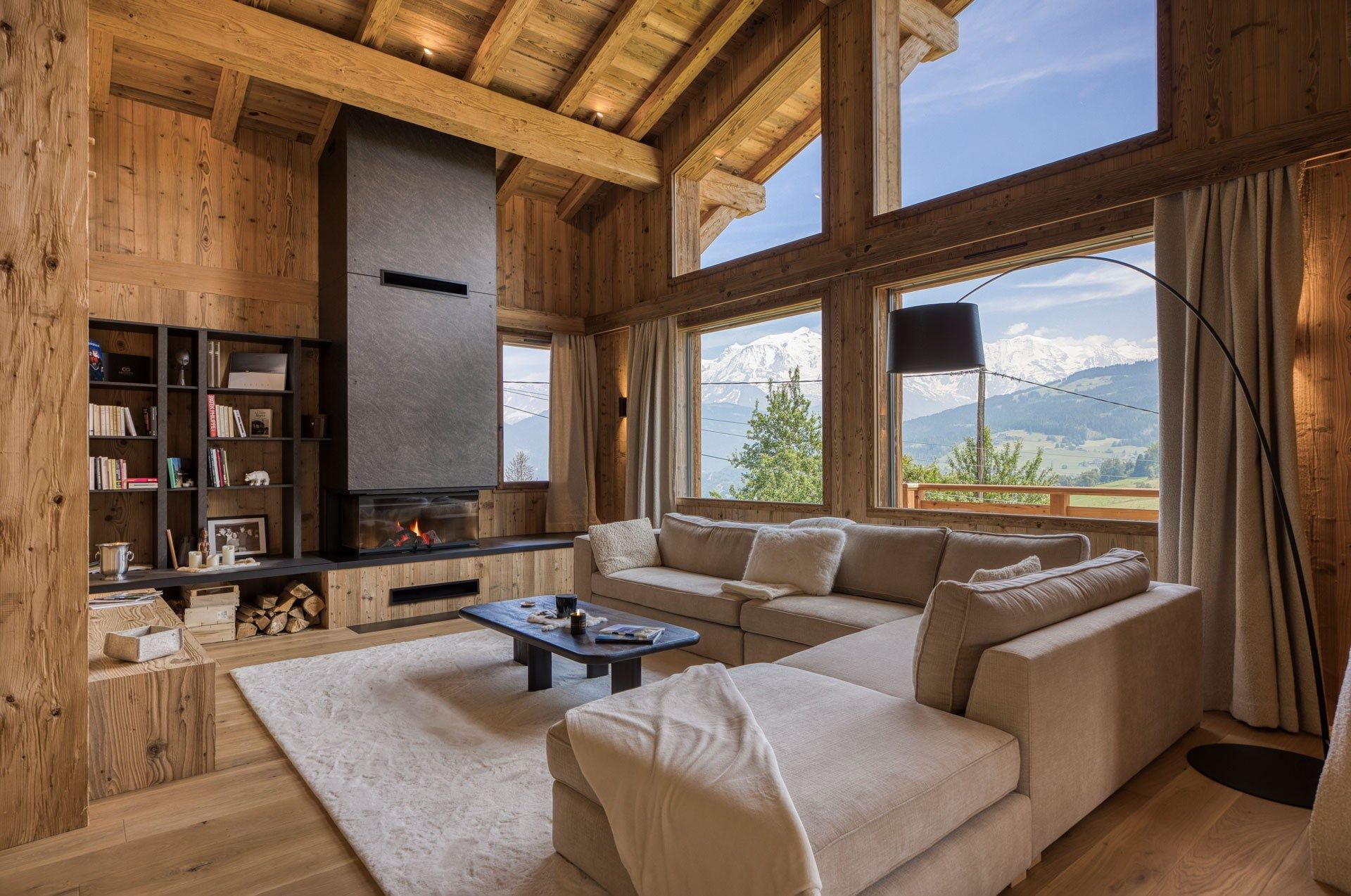 luxury chalet 7 Rooms for seasonal rent on COMBLOUX (74920)