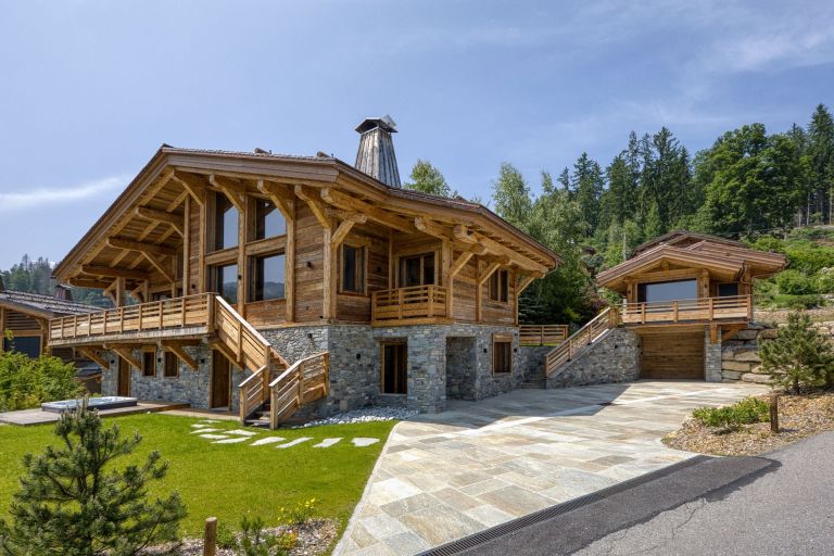 luxury chalet 8 Rooms for seasonal rent on COMBLOUX (74920)