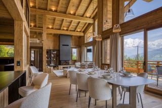 luxury chalet 8 Rooms for seasonal rent on COMBLOUX (74920)