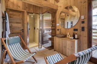 luxury chalet 8 Rooms for seasonal rent on COMBLOUX (74920)