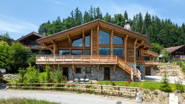 luxury chalet 8 Rooms for seasonal rent on COMBLOUX (74920)