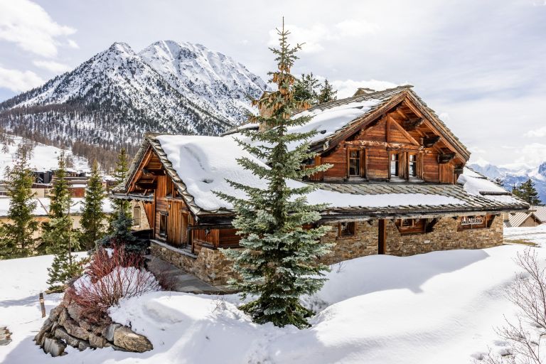 luxury chalet 11 Rooms for sale on MONTGENEVRE (05100)