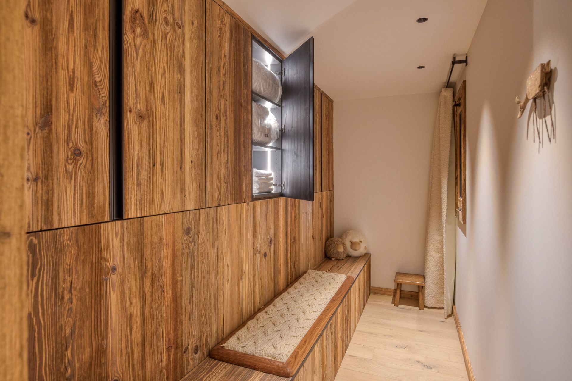 luxury apartment 5 Rooms for seasonal rent on MEGEVE (74120)