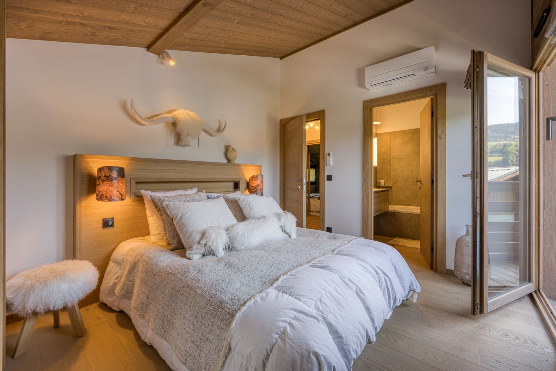 luxury chalet 7 Rooms for sale on MEGEVE (74120)