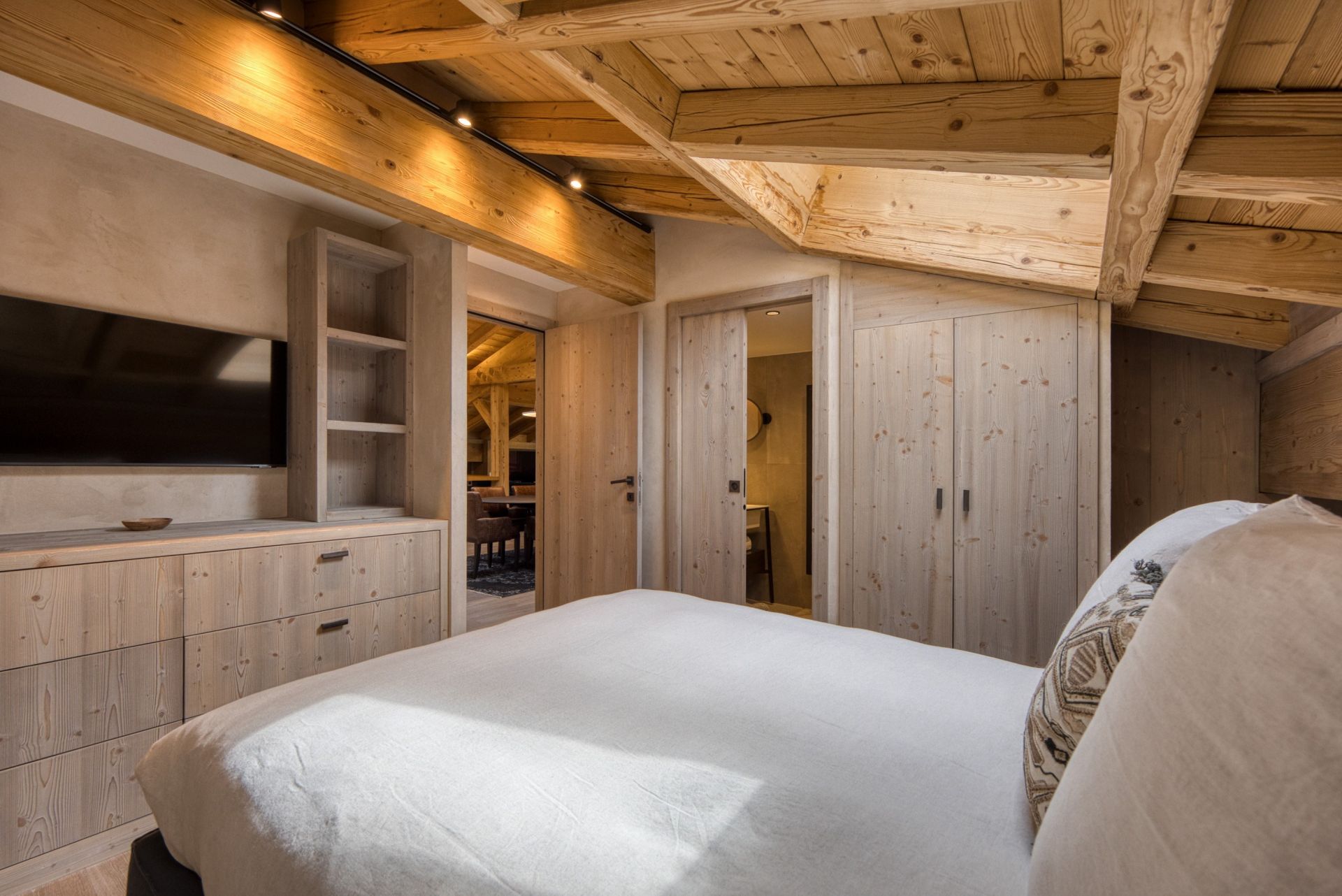 luxury apartment 5 Rooms for sale on MEGEVE (74120)