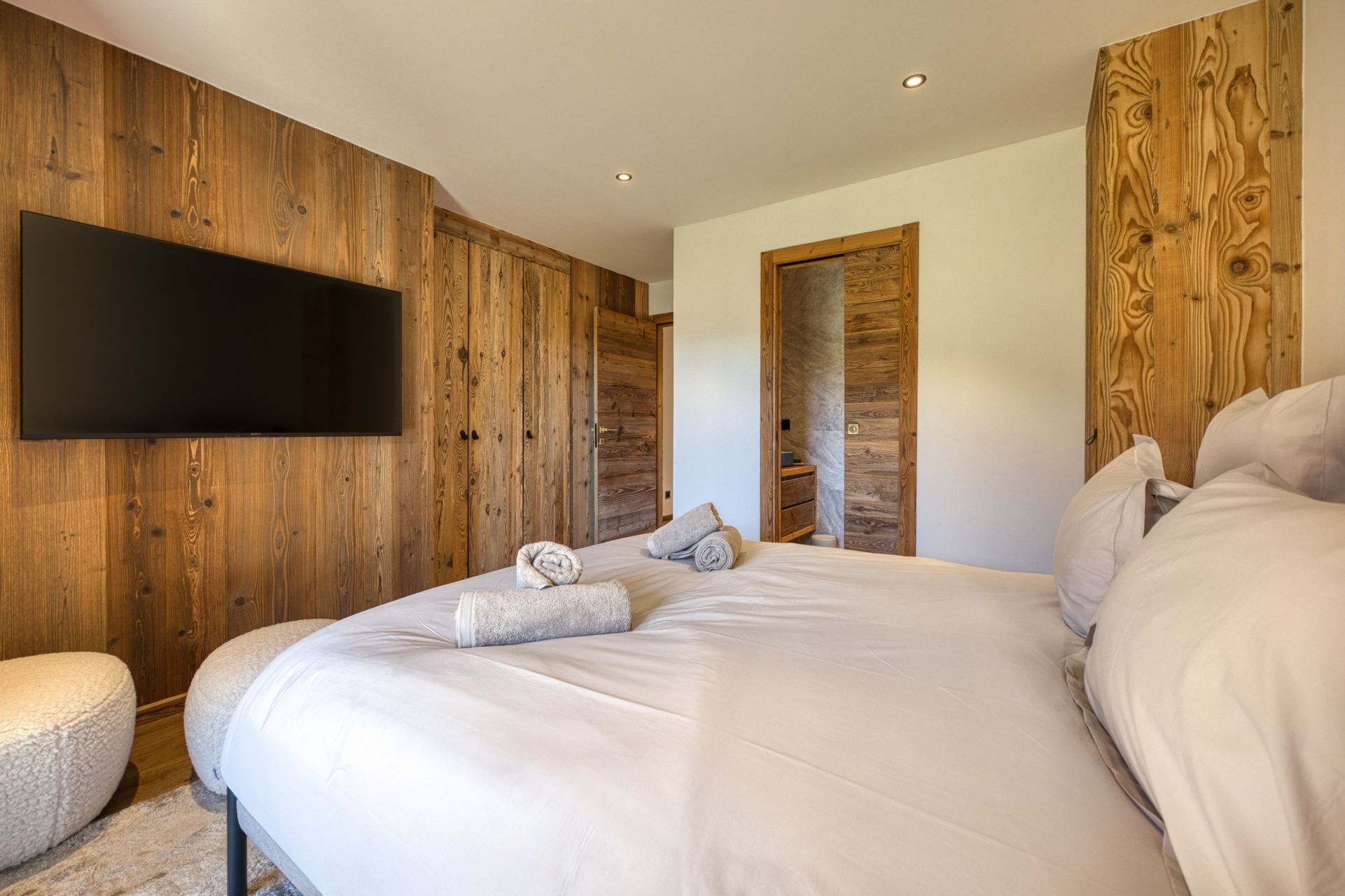 luxury chalet 8 Rooms for seasonal rent on MEGEVE (74120)