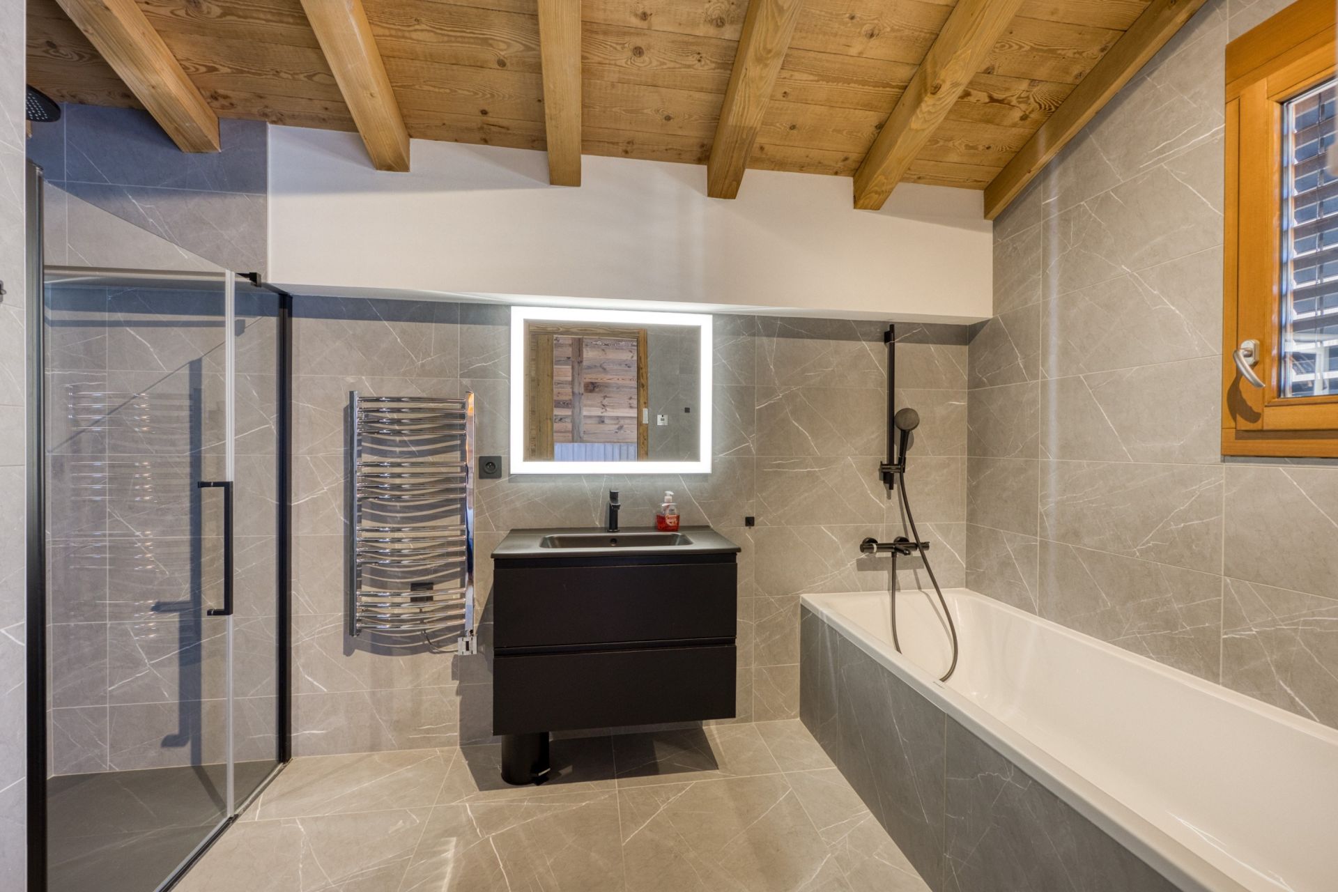 luxury apartment 5 Rooms for sale on MEGEVE (74120)