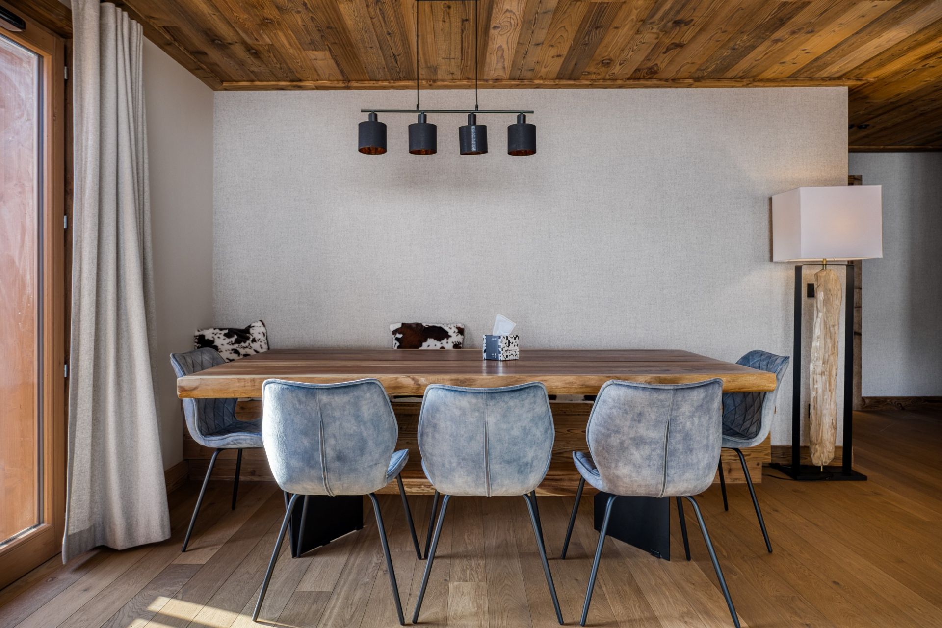 luxury apartment 4 Rooms for sale on MEGEVE (74120)