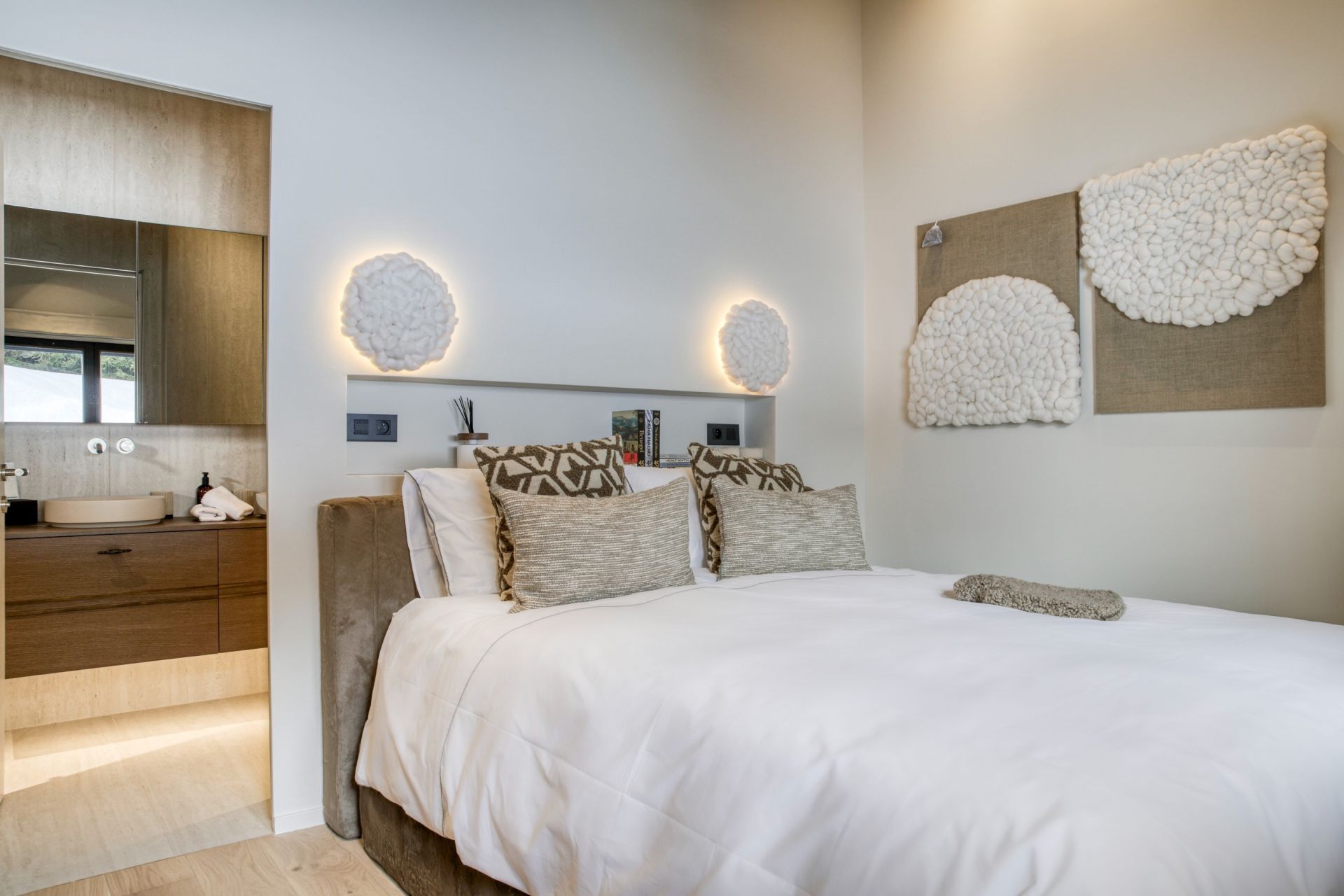 luxury chalet 8 Rooms for seasonal rent on MEGEVE (74120)