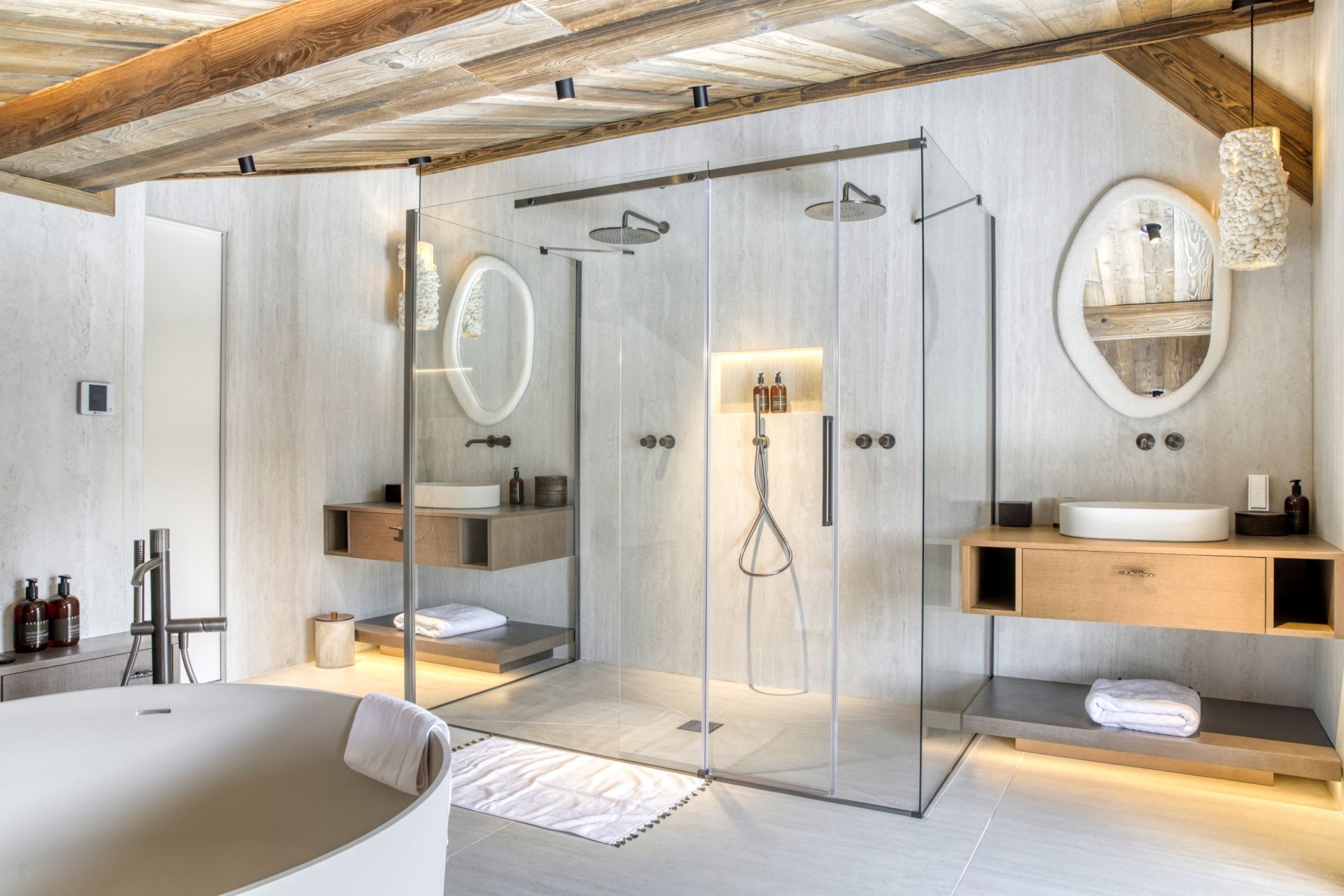 luxury chalet 8 Rooms for seasonal rent on MEGEVE (74120)