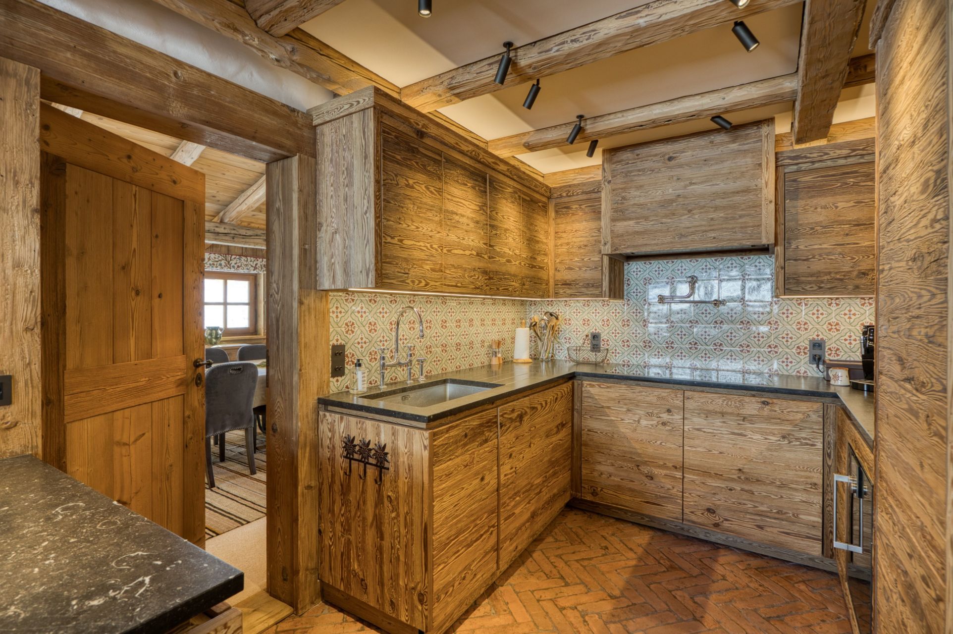 luxury chalet 16 Rooms for seasonal rent on MEGEVE (74120)