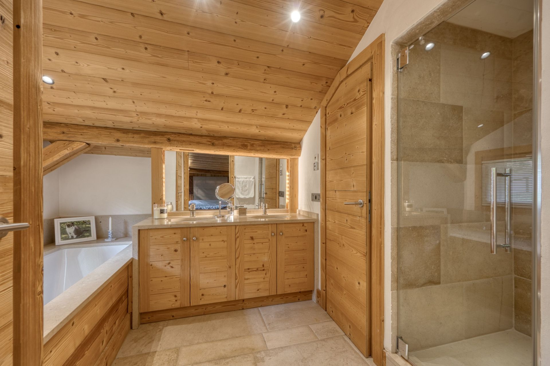 luxury farmhouse 8 Rooms for sale on PRAZ SUR ARLY (74120)