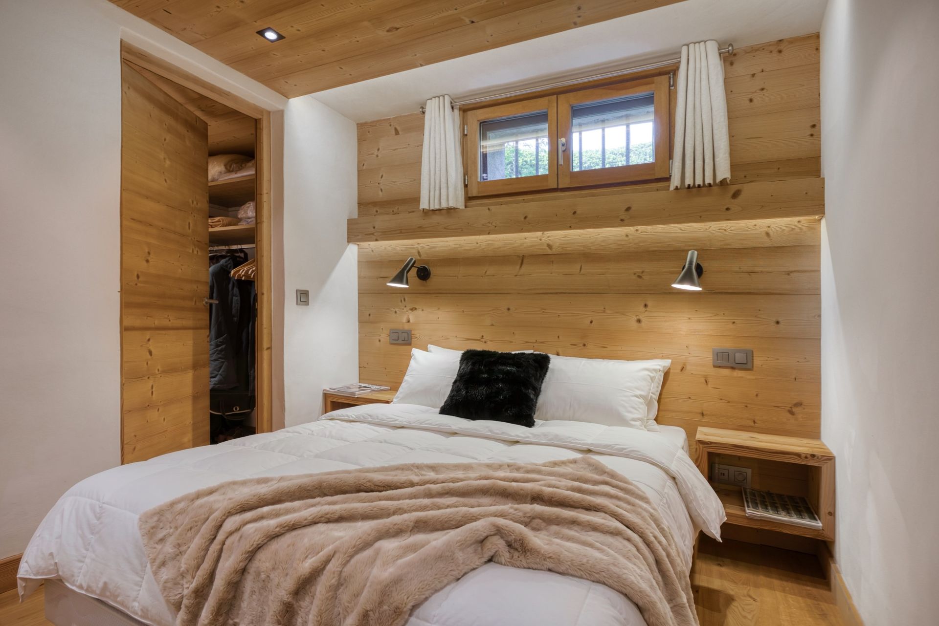 luxury farmhouse 8 Rooms for sale on PRAZ SUR ARLY (74120)