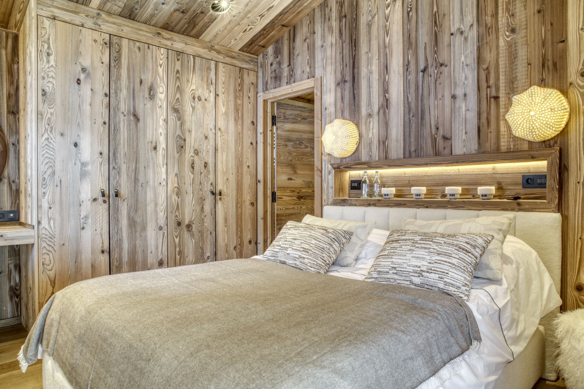 luxury chalet 8 Rooms for sale on MEGEVE (74120)