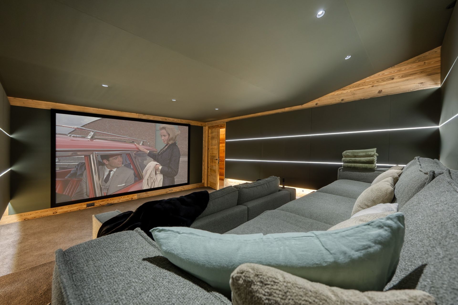 luxury chalet 10 Rooms for sale on MEGEVE (74120)