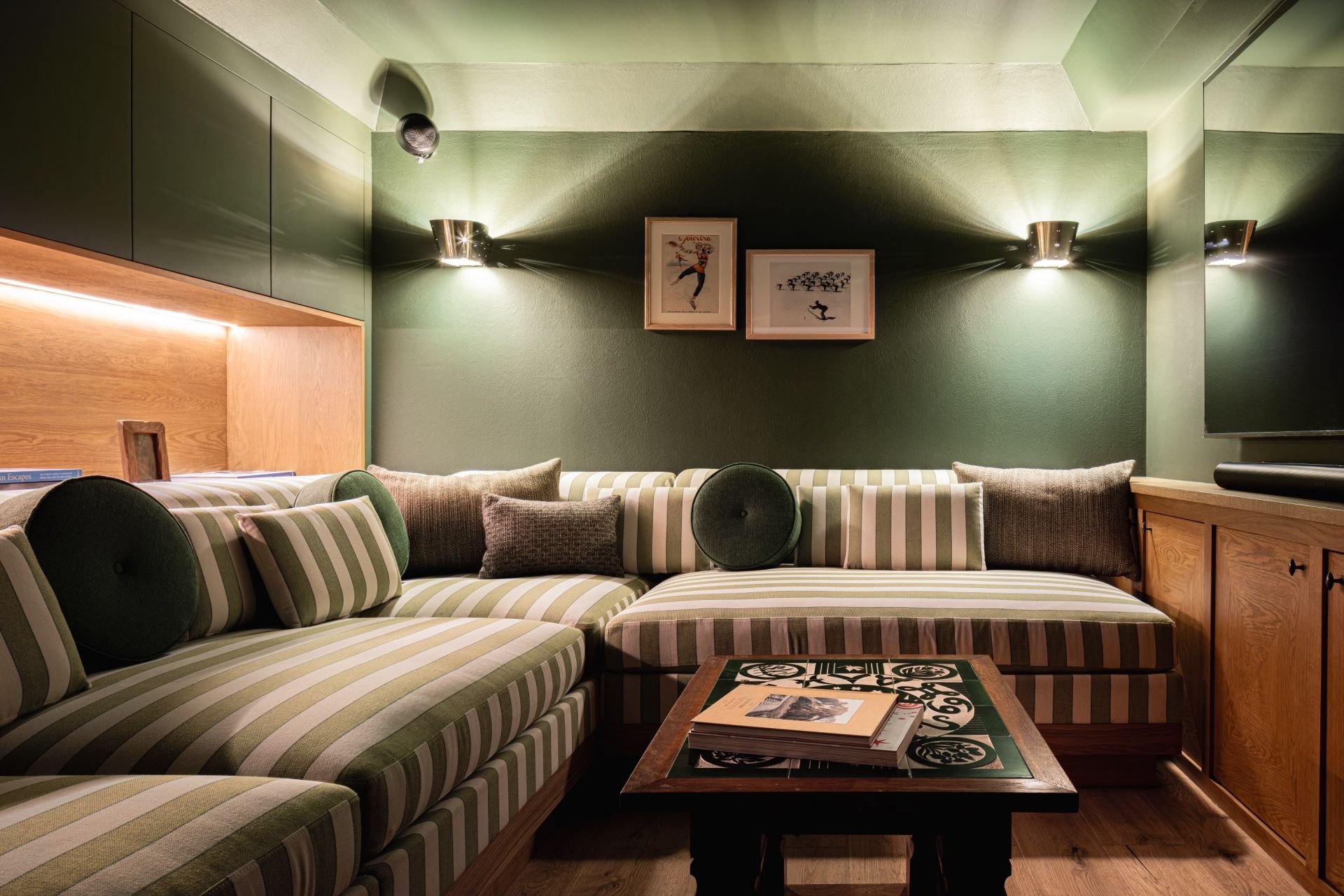 luxury chalet 11 Rooms for seasonal rent on MEGEVE (74120)