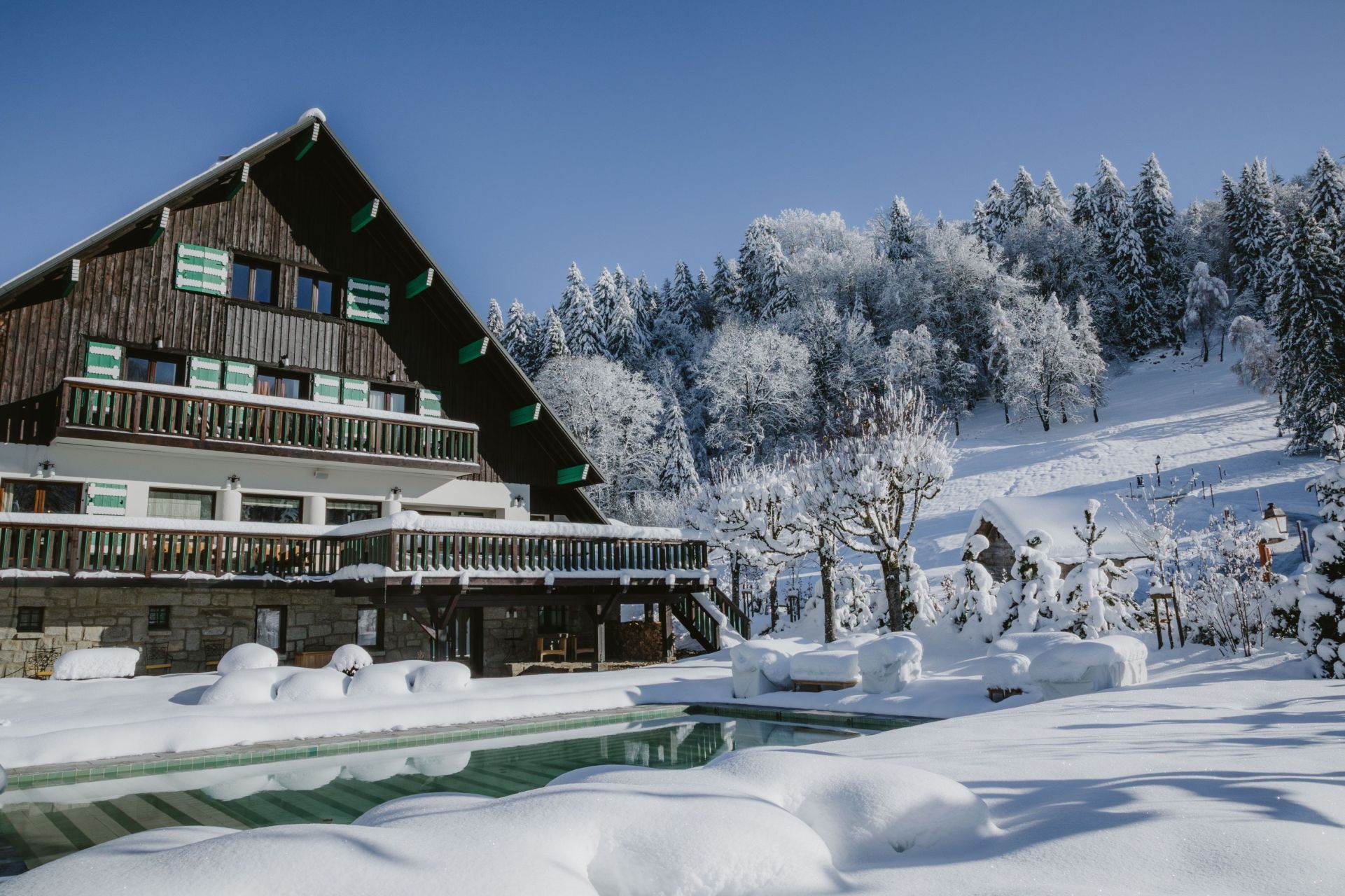 luxury chalet 11 Rooms for seasonal rent on MEGEVE (74120)