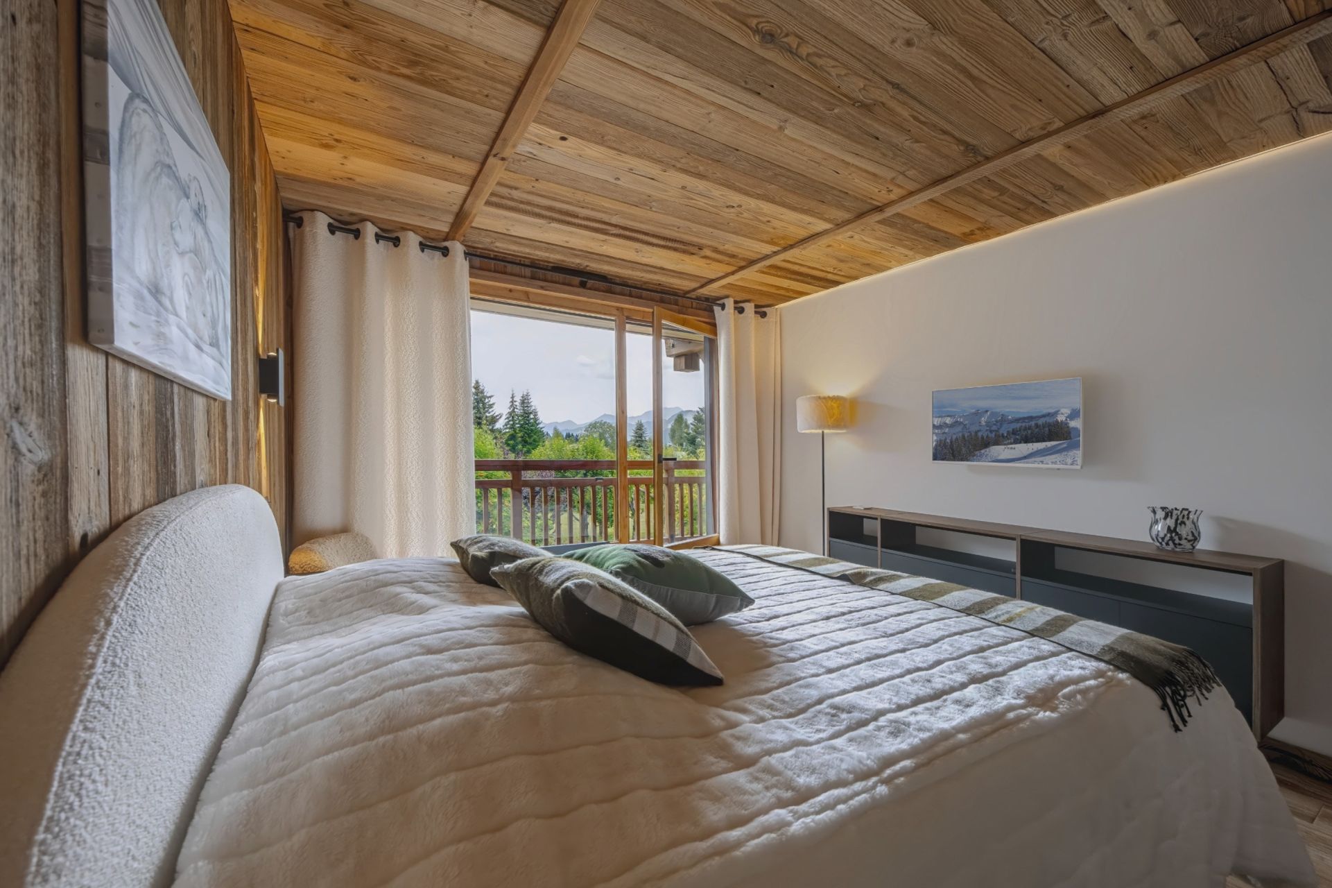 luxury apartment 4 Rooms for sale on MEGEVE (74120)