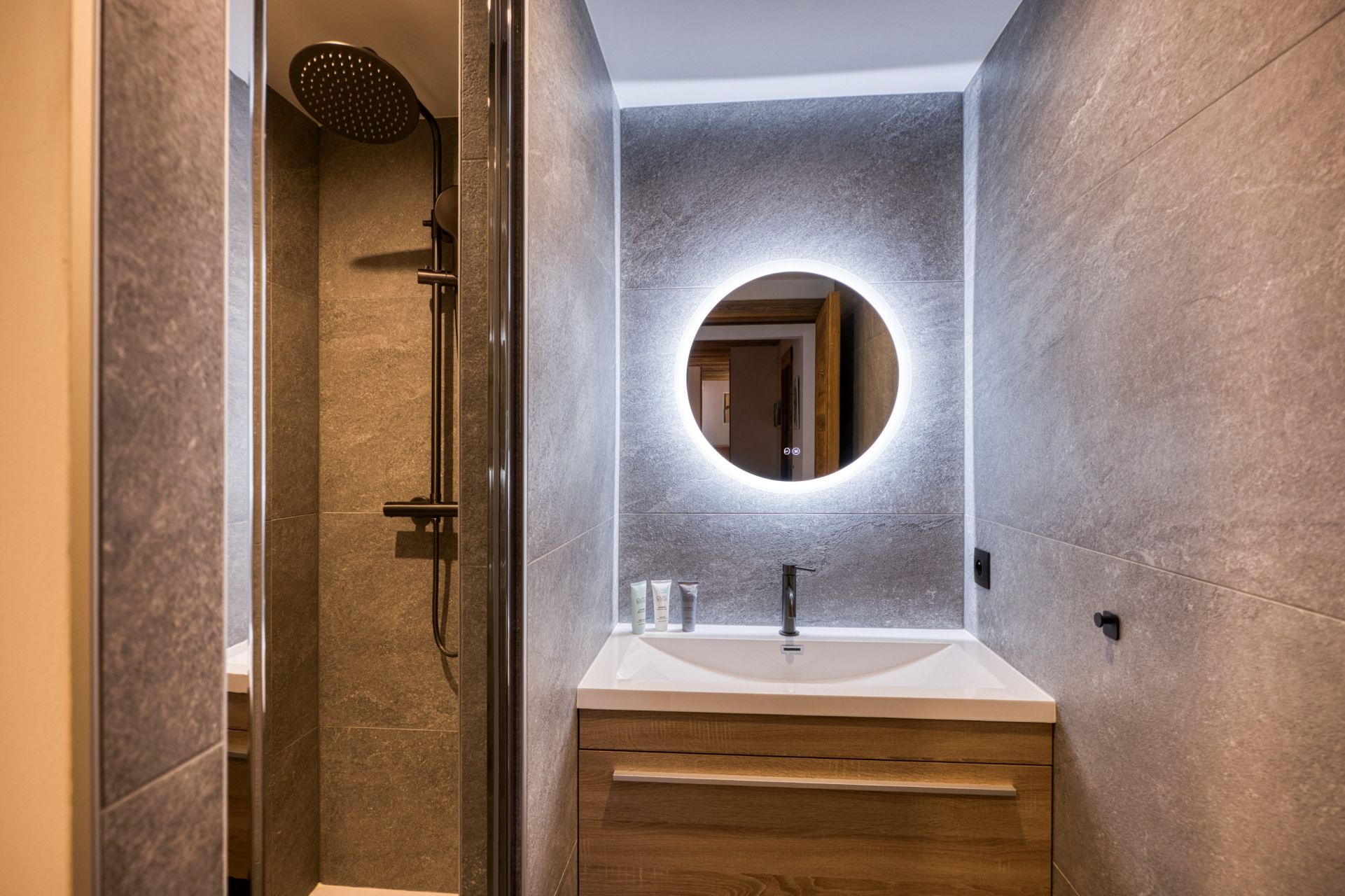 luxury apartment 4 Rooms for sale on MEGEVE (74120)