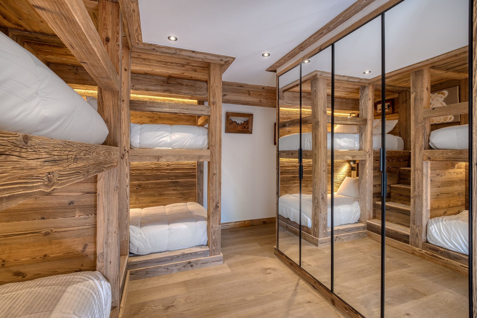 luxury apartment 6 Rooms for sale on MEGEVE (74120)