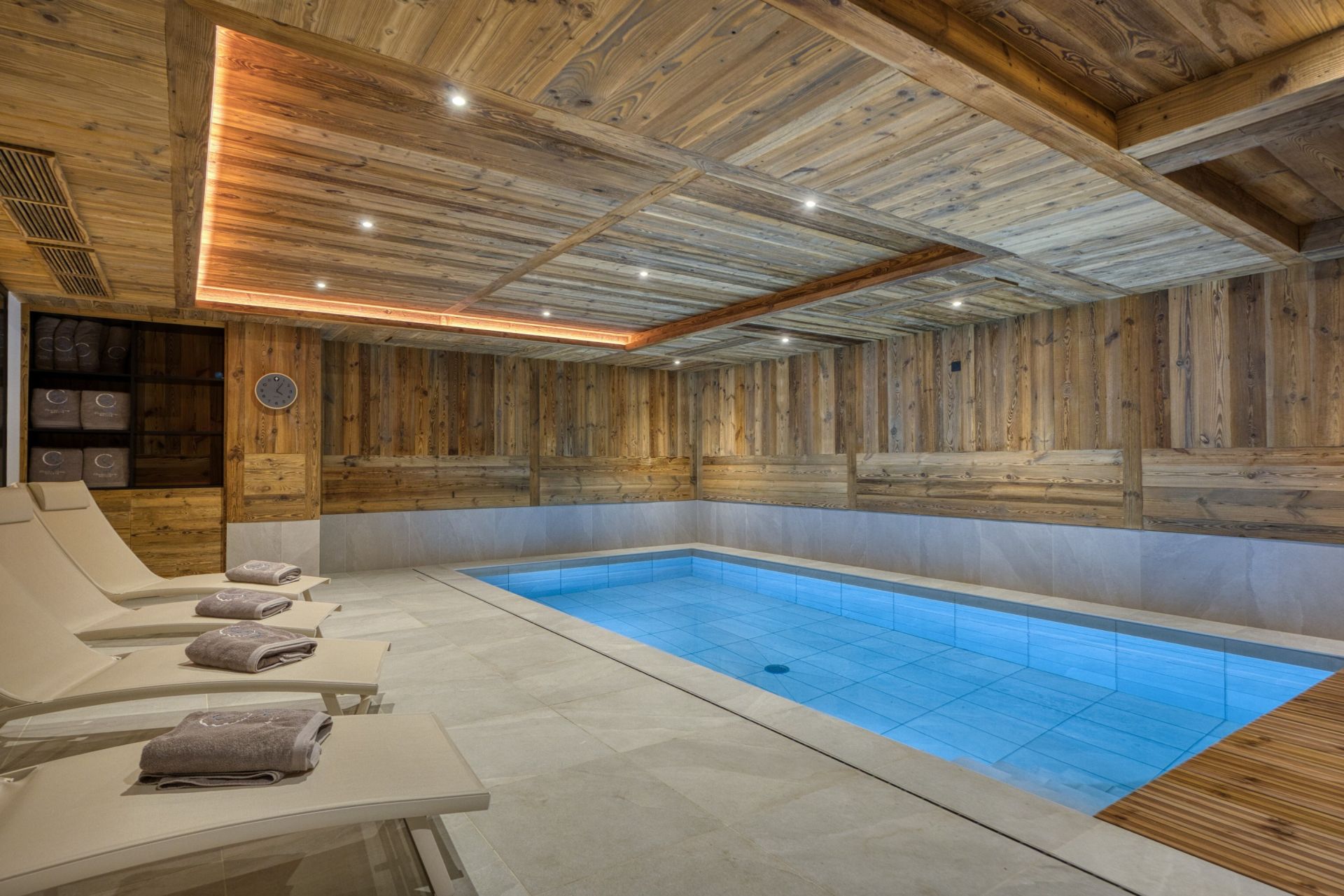luxury chalet 7 Rooms for seasonal rent on MEGEVE (74120)