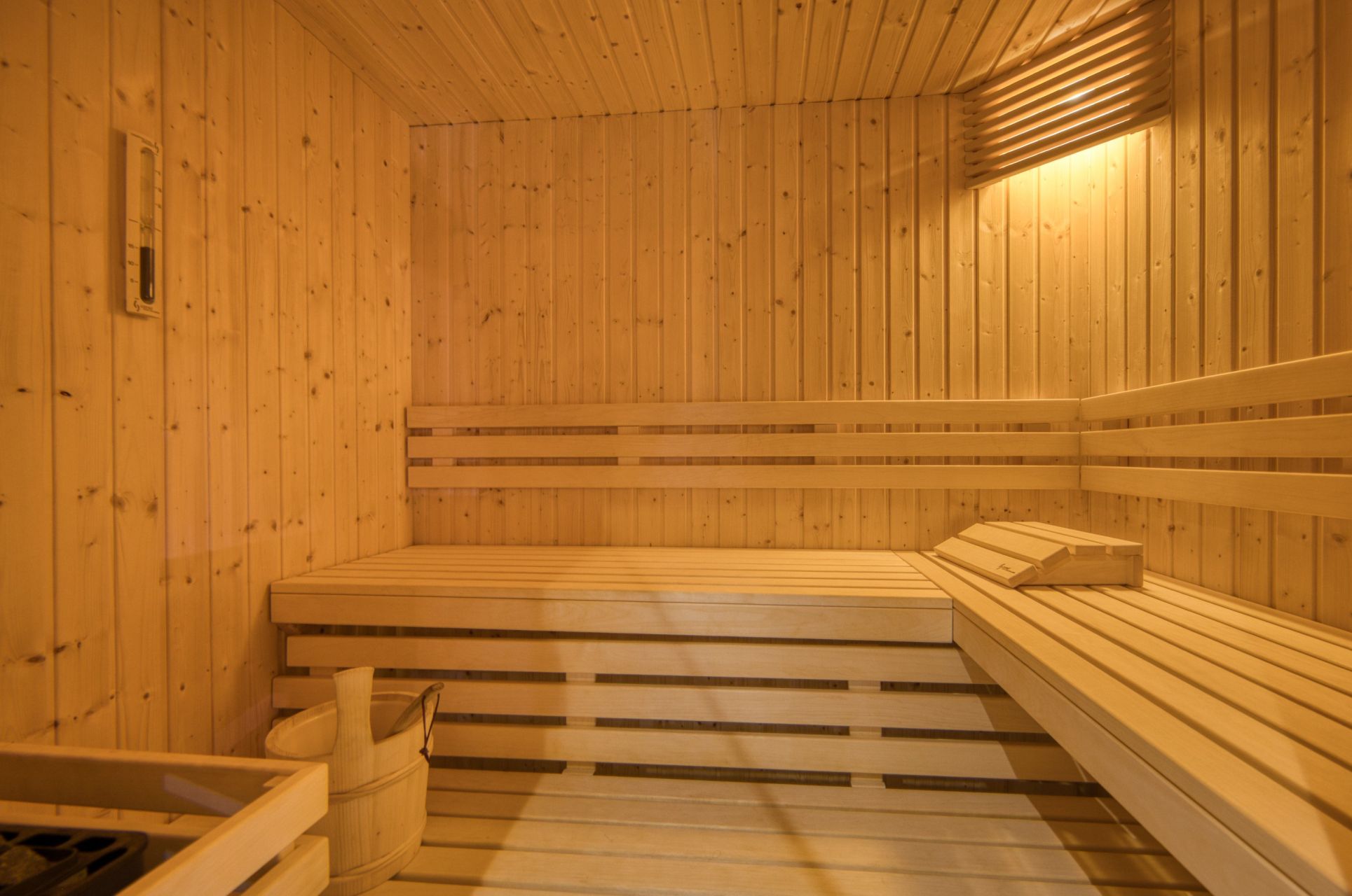 luxury chalet 7 Rooms for seasonal rent on MEGEVE (74120)