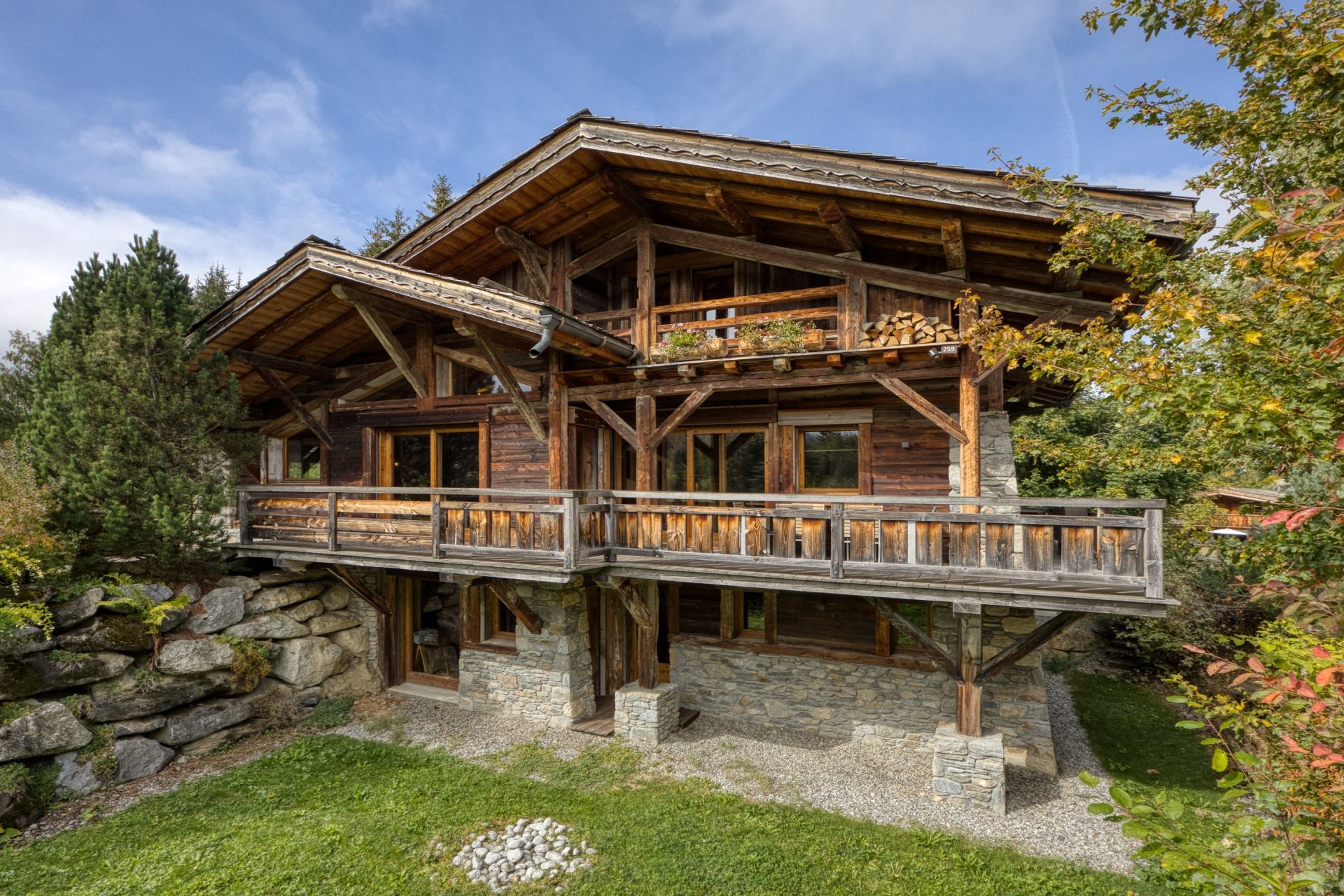 luxury chalet 7 Rooms for sale on MEGEVE (74120)