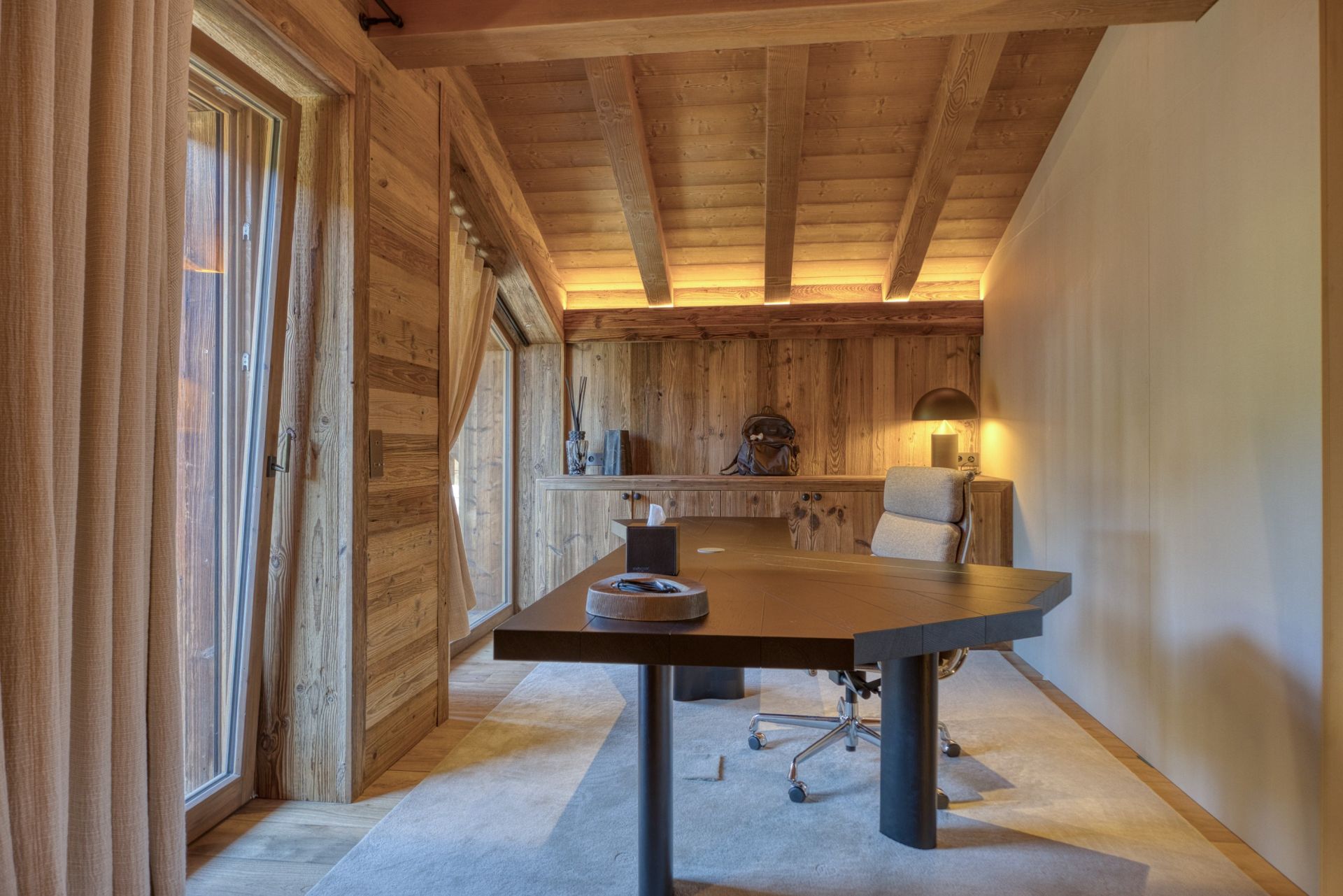 luxury chalet 8 Rooms for seasonal rent on MEGEVE (74120)