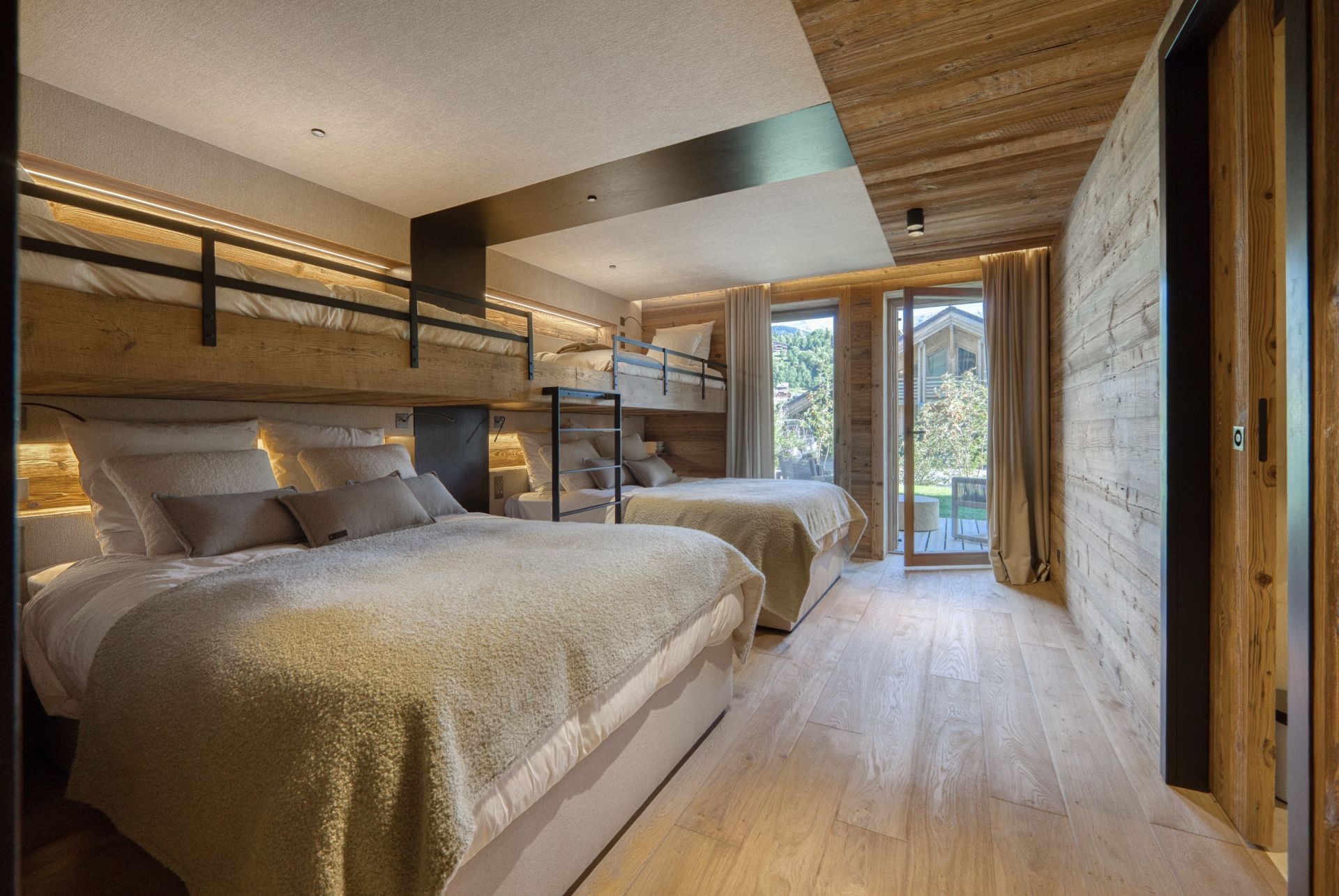 luxury chalet 8 Rooms for seasonal rent on MEGEVE (74120)