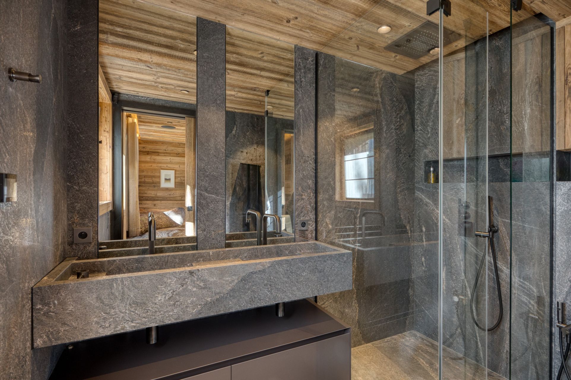luxury chalet 8 Rooms for seasonal rent on MEGEVE (74120)