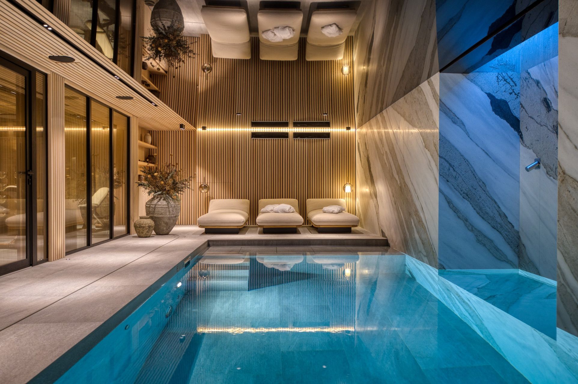 luxury chalet 8 Rooms for seasonal rent on MEGEVE (74120)
