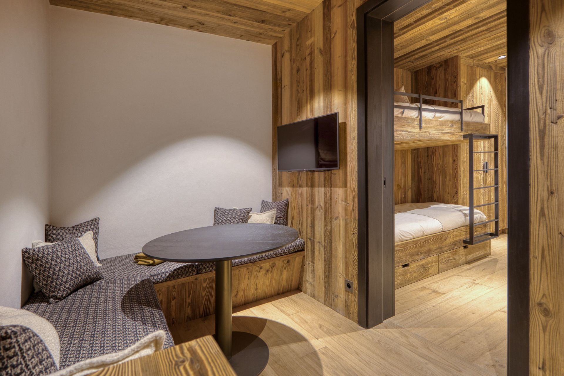 luxury chalet 8 Rooms for seasonal rent on MEGEVE (74120)