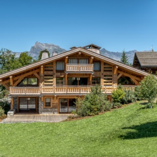 Le chalet au coeur de la nature mégevanne, une implantation aussi rare que prisée